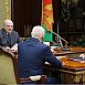 Александр Лукашенко о жилье с господдержкой: абсолютный приоритет - многодетные семьи и люди в погонах