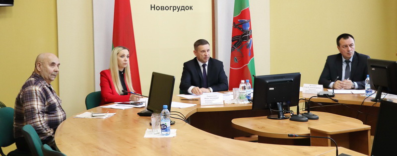 Помощник Президента Иван Лавринович провел прямую телефонную линию и прием граждан в Новогрудке
