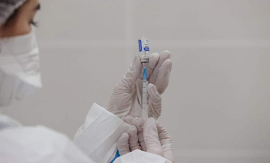 Завершается плановая вакцинация медработников Беларуси российской вакциной против коронавируса «Спутник V»