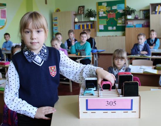 Аппарат абонента выключен. «Мобильные» реалии школьной жизни в учреждениях образования Новогрудчины