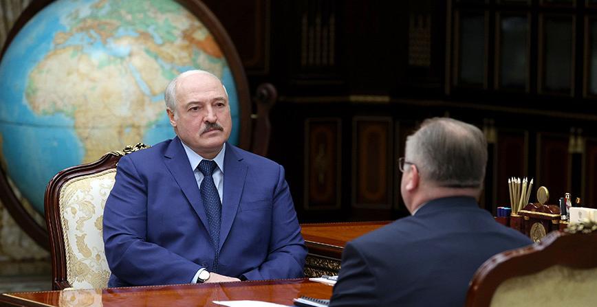 Александр Лукашенко предлагает рассмотреть вопрос о введении ответственности за получение зарплат в конвертах