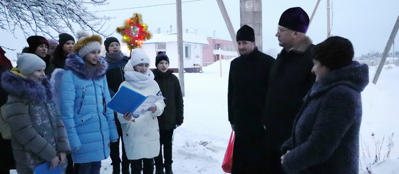 Христославы Свято-Никольского собора Новогрудка поздравили прихожан с Рождеством