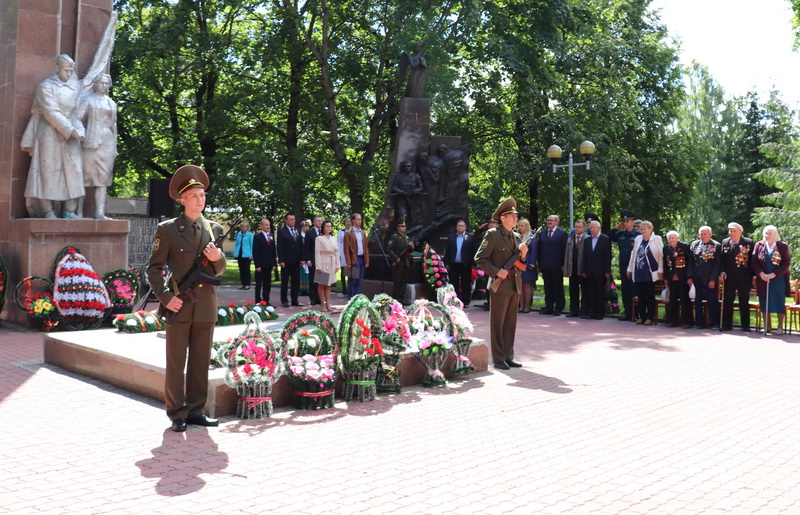 В Новогрудке состоялся митинг памяти, посвященный 75-летию освобождения города от немецко-фашистских захватчиков