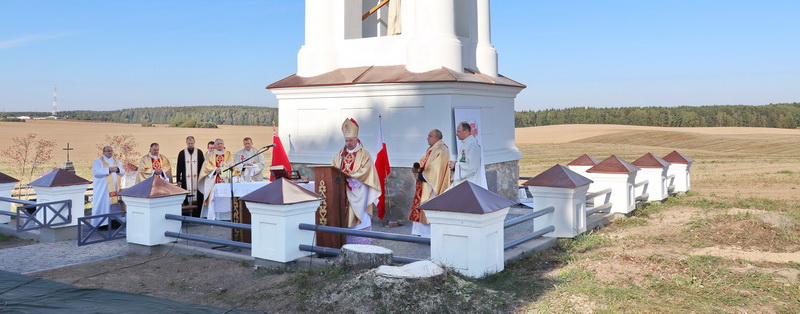 Восстановленную часовню бывшего поместья Чамбров торжественно освятили на Новогрудчине