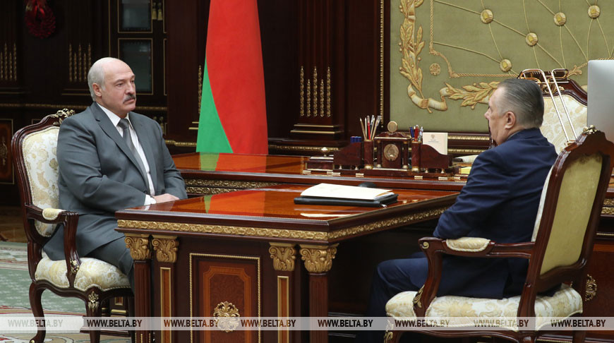 Письма-поздраАлександр Лукашенко провел рабочую встречу с председателем Верховного судавления, встречи и концерты. Благотворительная акция «С Новым годом, ветеран!» стартовала на Гродненщине
