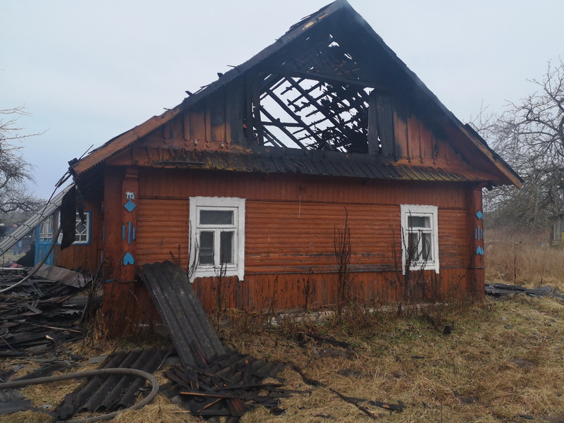 Четвертый пожар с начала года. В деревне Отминово горел дом