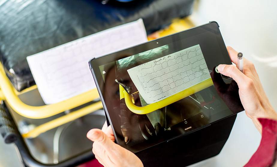 Еще 15 врачебных бригад Гродненской областной станции скорой помощи получили от А1 SIM-карты с безлимитным доступом в интернет в рамках проекта Heart team