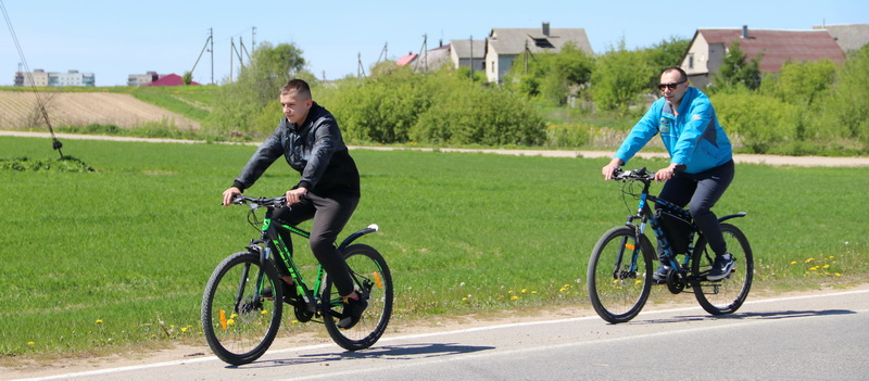 По Новогрудчине на велосипеде... Руслан Конюх: "Это один из самых лучших и безопасных видов отдыха"