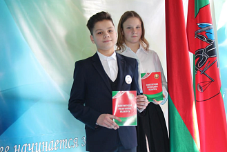 Мы – граждане Беларуси. Арсений Томчик и Алина Оскерко представляли Новогрудчину на мероприятиях, приуроченных ко Дню Конституции