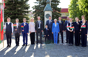 Новогрудчане отметили День Государственного флага, Государственного герба и Государственного гимна Республики Беларусь