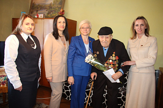 В Новогрудке продолжают поздравлять ветеранов Великой Отечественной войны и узников 