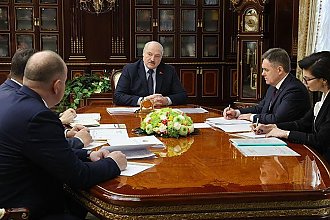 Александр Лукашенко обратил внимание Дмитрия Пиневича на лечение людей в районах и анонсировал внезапные проверки