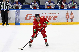 Хоккейная команда Президента победила сборную Брестской области в матче любительского турнира