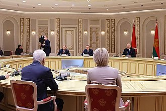 «Похоже на договорняк». Александр Лукашенко поставил вопросы в связи с падением ракеты в Польше