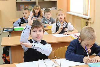 Со следующего учебного года в Беларуси введут второй элемент школьной формы
