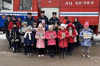 Новогрудские спасатели посетили агрогородок Ладеники в рамках профилактической акции «Безопасность – в каждый дом!»
