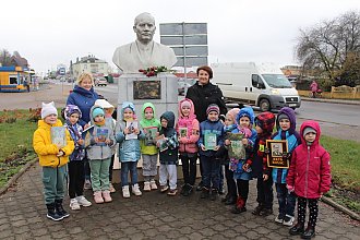 К памятнику Якубу Коласу в Новогрудке возложили цветы