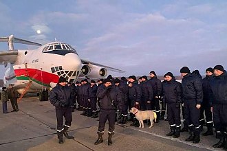 Белорусские спасатели из отряда специального назначения «ЗУБР» МЧС готовятся к вылету в Турцию с аэродрома Мачулищи