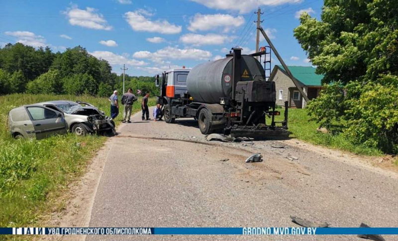 В Новогрудском районе в результате лобового столкновения пострадал один из водителей