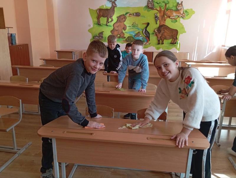 Трудовая акция в рамках районного марафона чистоты и порядка прошла в средней школе №5 г. Новогрудка