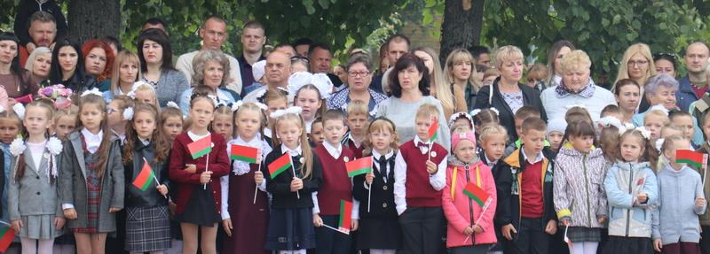 На Новогрудчине прошли торжественные линейки, посвященные Дню знаний  