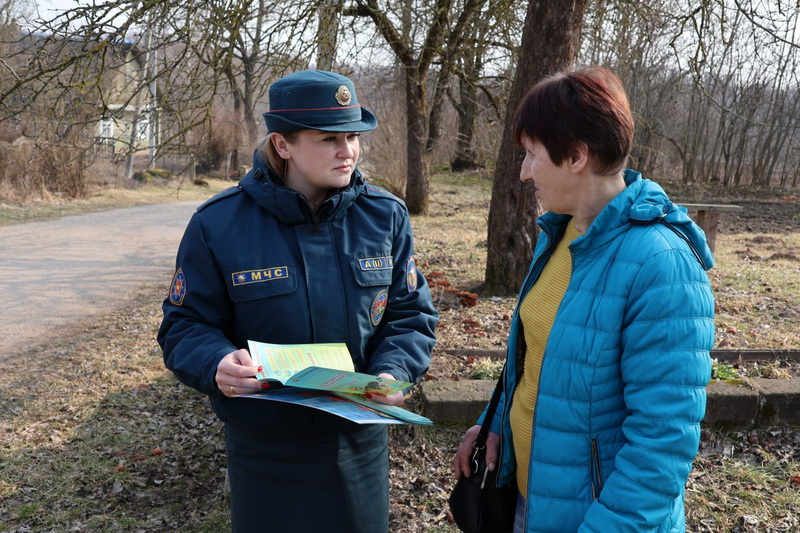 Новогрудчане знают о запрете выжигания сухой растительности, однако не все его придерживаются