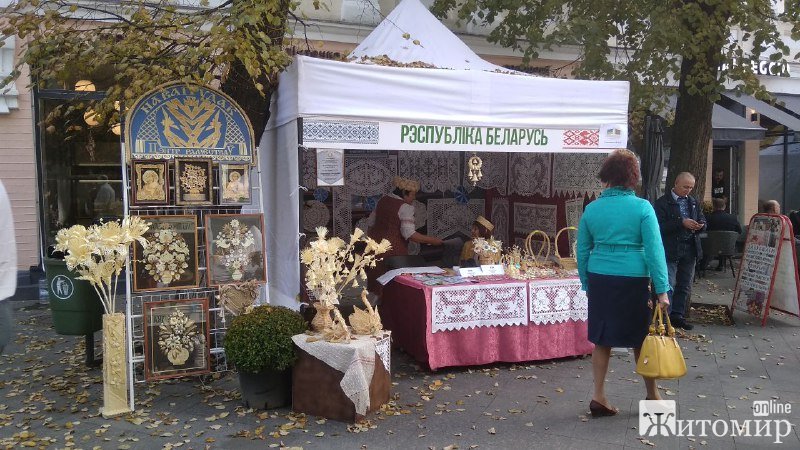 Новогрудские мастера приняли участие в Михайловской ярмарке в Житомире 