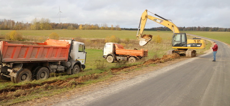 Жители Писаруков скоро смогут оценить новый заасфальтированный участок дороги к их деревне