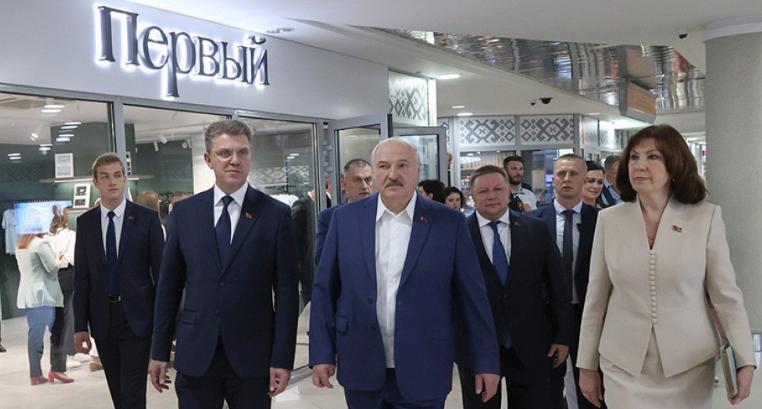 "Надо продавать белорусское". Александр Лукашенко ориентировал предприятия на активное освоение внутреннего рынка