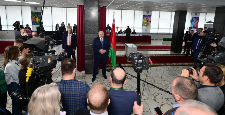 За что голосовал Александр Лукашенко, пойдет ли снова на выборы и прогноз по Украине. Подробности заявлений Президента