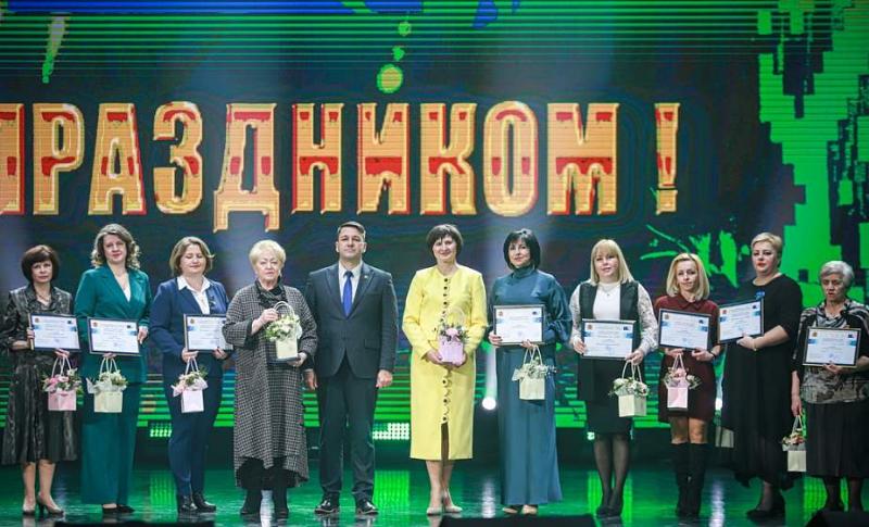 В преддверии 8 Марта в Гродно наградили лауреатов конкурса «Женщина года-2022»