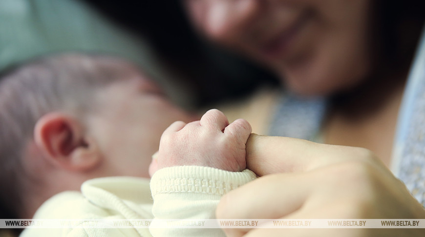 Пособие при рождении тройни в Беларуси превышает Br9,7 тыс. - Министерство труда