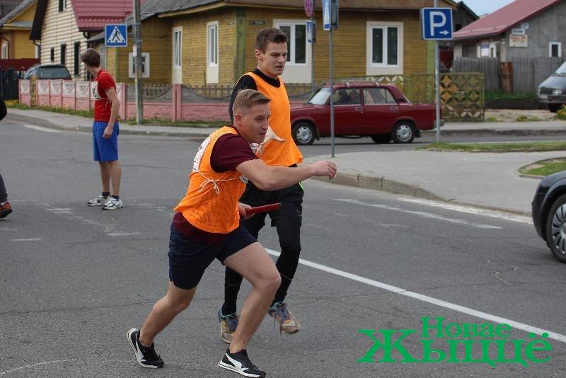 Ко Дню работников физической культуры и спорта в Новогрудке прошла легкоатлетическая эстафета