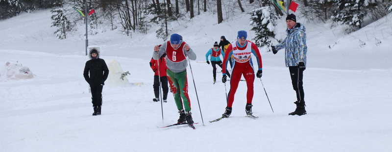 Команда центральной районной больницы победила в эстафетной гонке среди руководящих работников на «Новогрудской лыжне-2021»