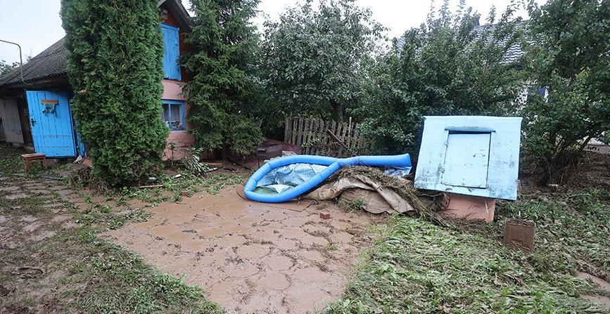 ФОТОФАКТ: Ливневый дождь в Гродненской области: подтоплены приусадебные участки и дома, пострадал урожай на частных подворьях