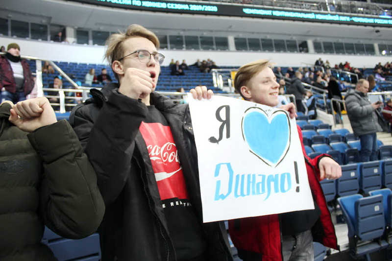 Учащиеся Новогрудской спецшколы-интерната и сотрудники ИДН побывали на хоккейном матче в Минске