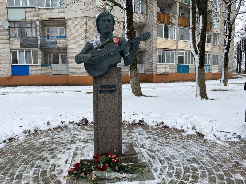 В Новогрудке прошли торжественные мероприятия к 85-летию со дня рождения Владимира Высоцкого
