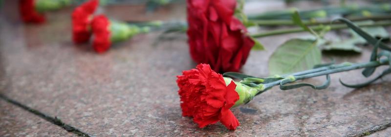 Новогрудчане возложили цветы к памятнику Ленину в День Октябрьской революции