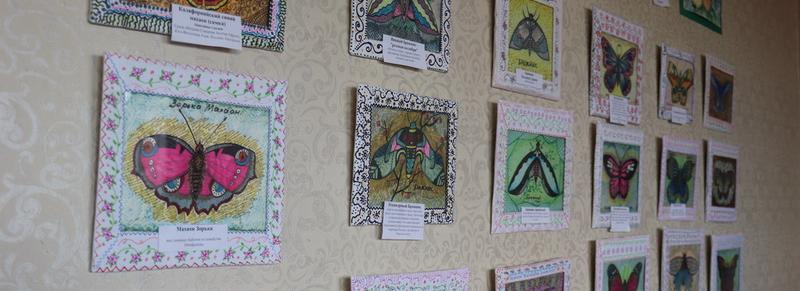 В Центре ремесел открылась выставка картин «Мир летающих цветов» Елены Пирязевой