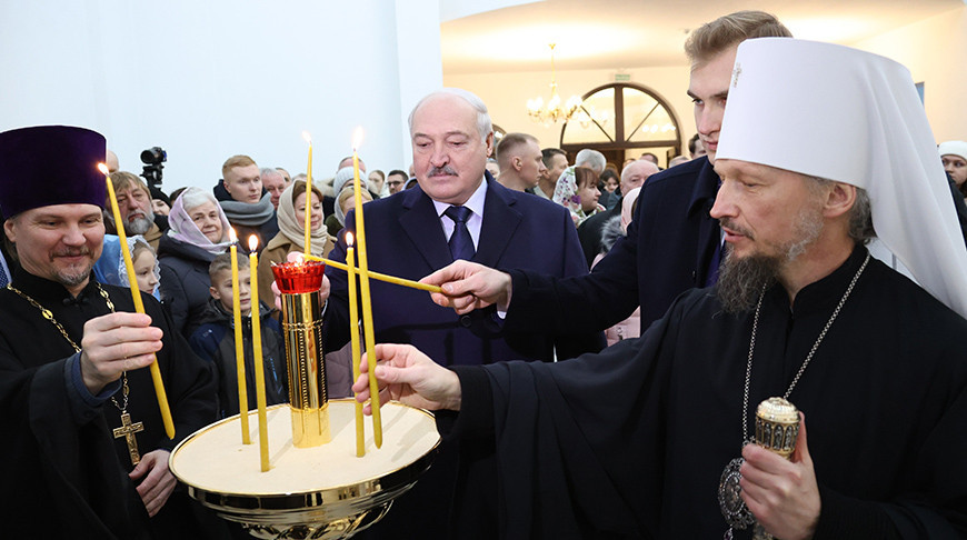 Александр Лукашенко в Рождество приехал в храм Святого пророка Иоанна Предтечи под Минском