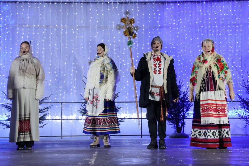 «Шчодры вечар, добры вечар!». Праздник на городской площади объединил новогрудчан разного возраста