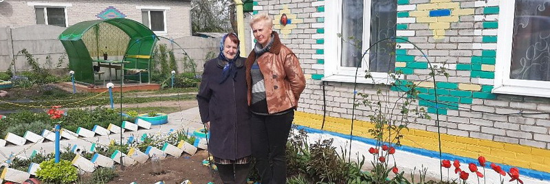 Валентина Королько и Людмила Бруцкая из агрогородка Кошелево настоящие цветоводы