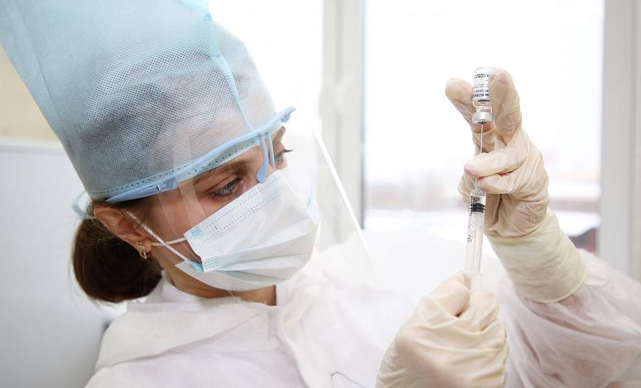 Центр экспертиз и испытаний в здравоохранении заявил об эффективности вакцины "Спутник V"