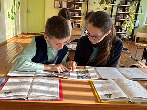 Минуты памяти на уроках французского языка