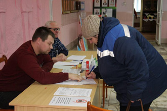 Выбираем мир и стабильность. Жители Новогрудского района принимают активное участие в досрочном голосовании