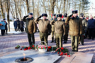 Героя звание священно. В Новогрудке прошел митинг, посвященный Дню защитников Отечества и Вооруженных Сил Республики Беларусь