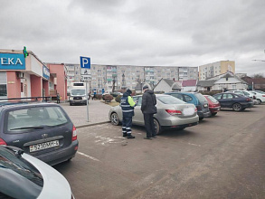 Есть ли проблема парковок для инвалидов в Новогрудке, узнали в ходе совместного рейда с инспектором ГАИ 