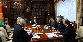 Александр Лукашенко поручил обеспечить поддержку в переходный для белорусского парламента период