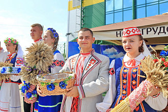 Вкусно, ярко и масштабно в Новогрудке прошел гастрономический фестиваль «Хлеб, сыр, квас и хорошее настроение»