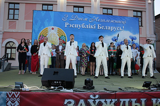 Эстрадно-танцевальной программой завершилось в Новогрудке празднование Дня Независимости